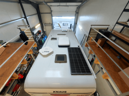 Solaranlage montiert auf Knaus Wohnmobil Solaranlage nachrüsten in Knaus Wohnmobil